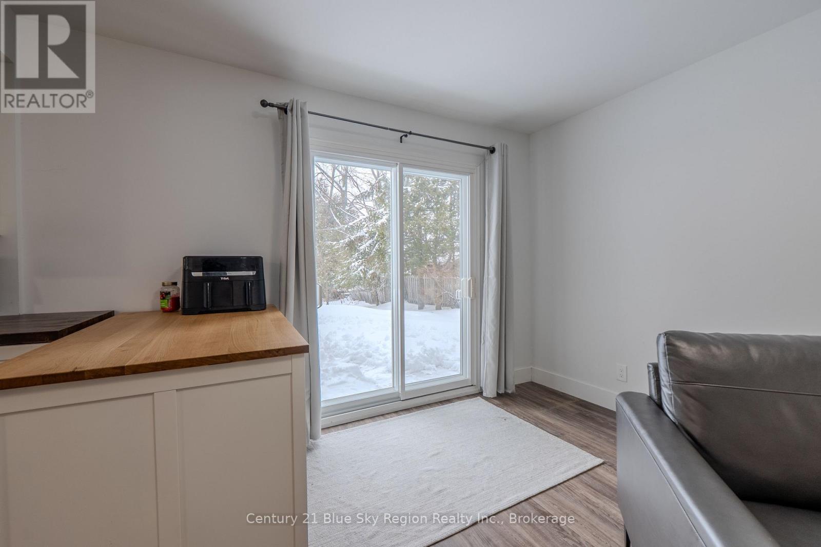 12 MOWAT CRESCENT - 20
