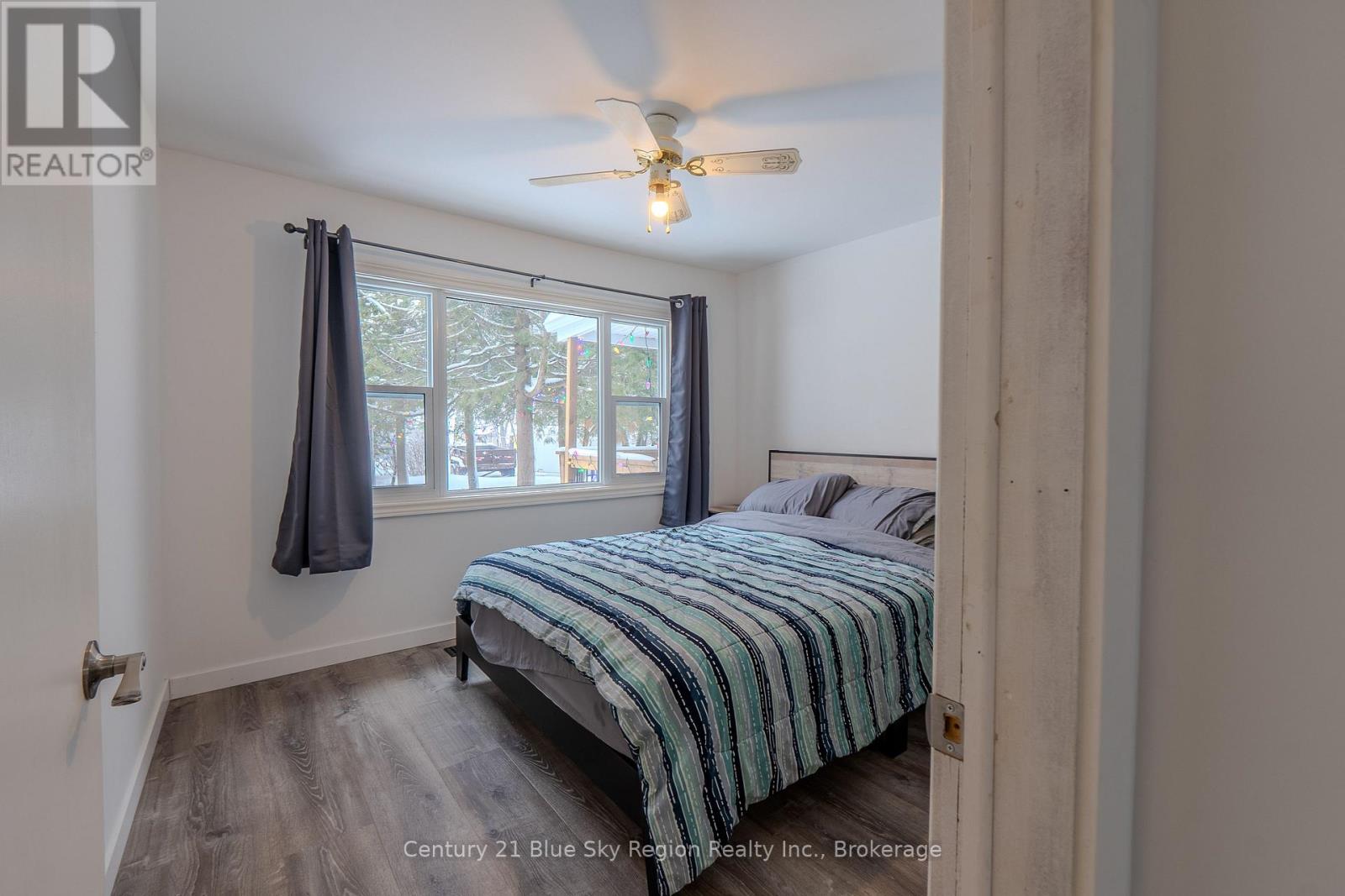 12 MOWAT CRESCENT - 23