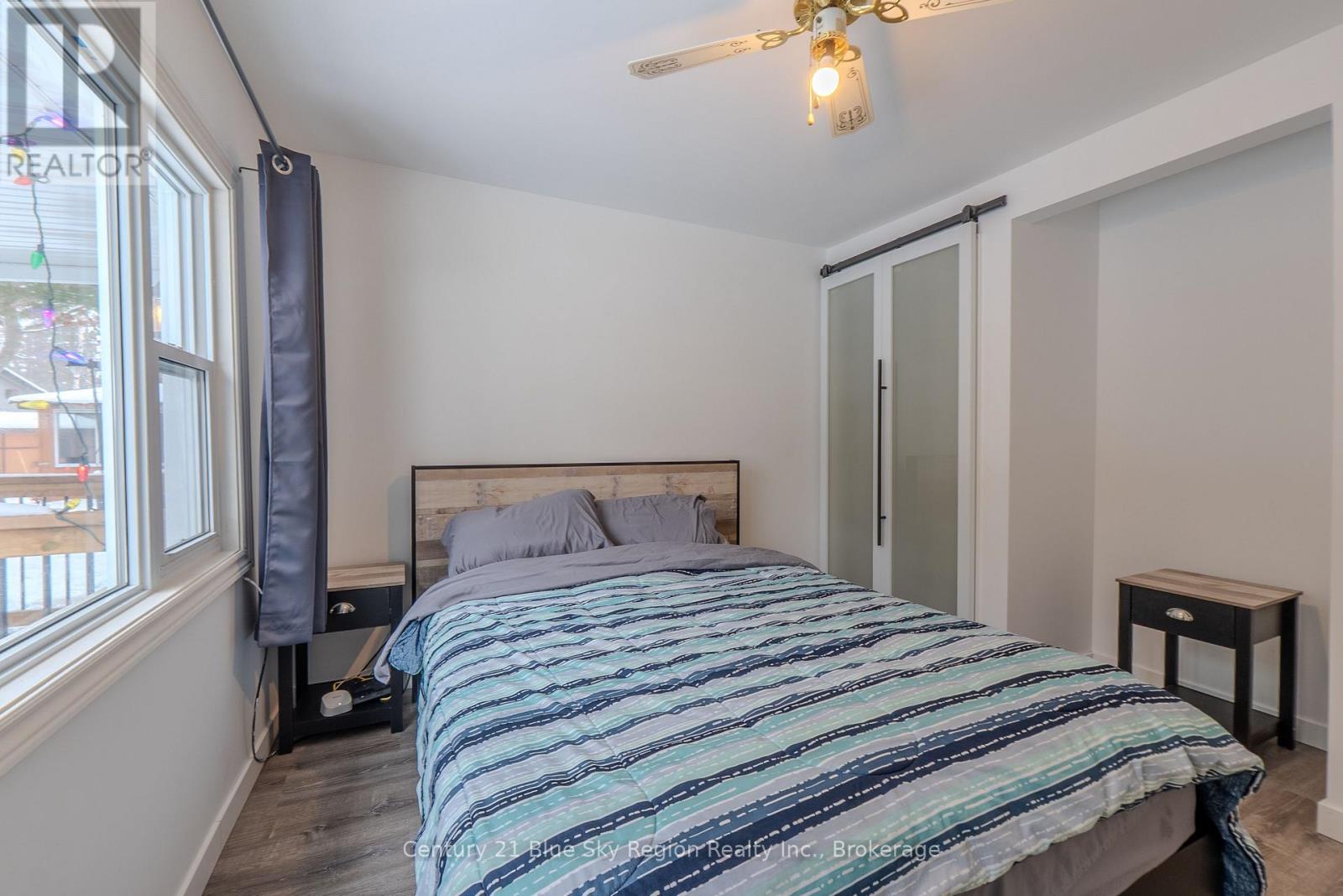 12 MOWAT CRESCENT - 24