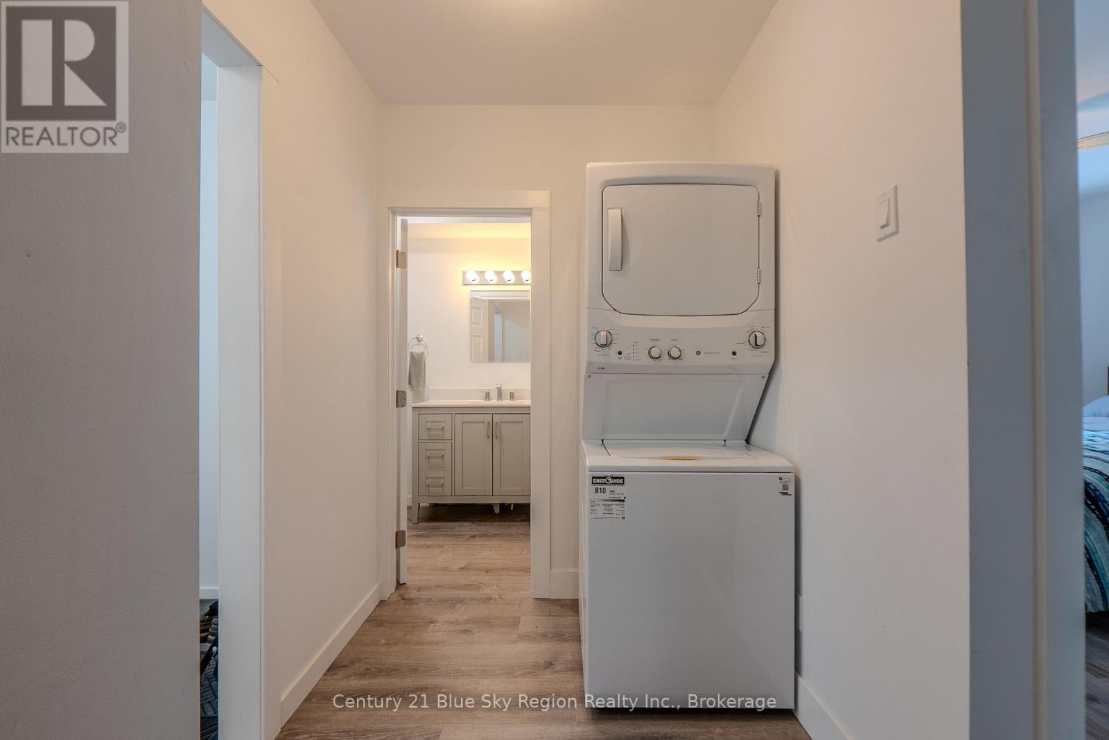 12 MOWAT CRESCENT - 26