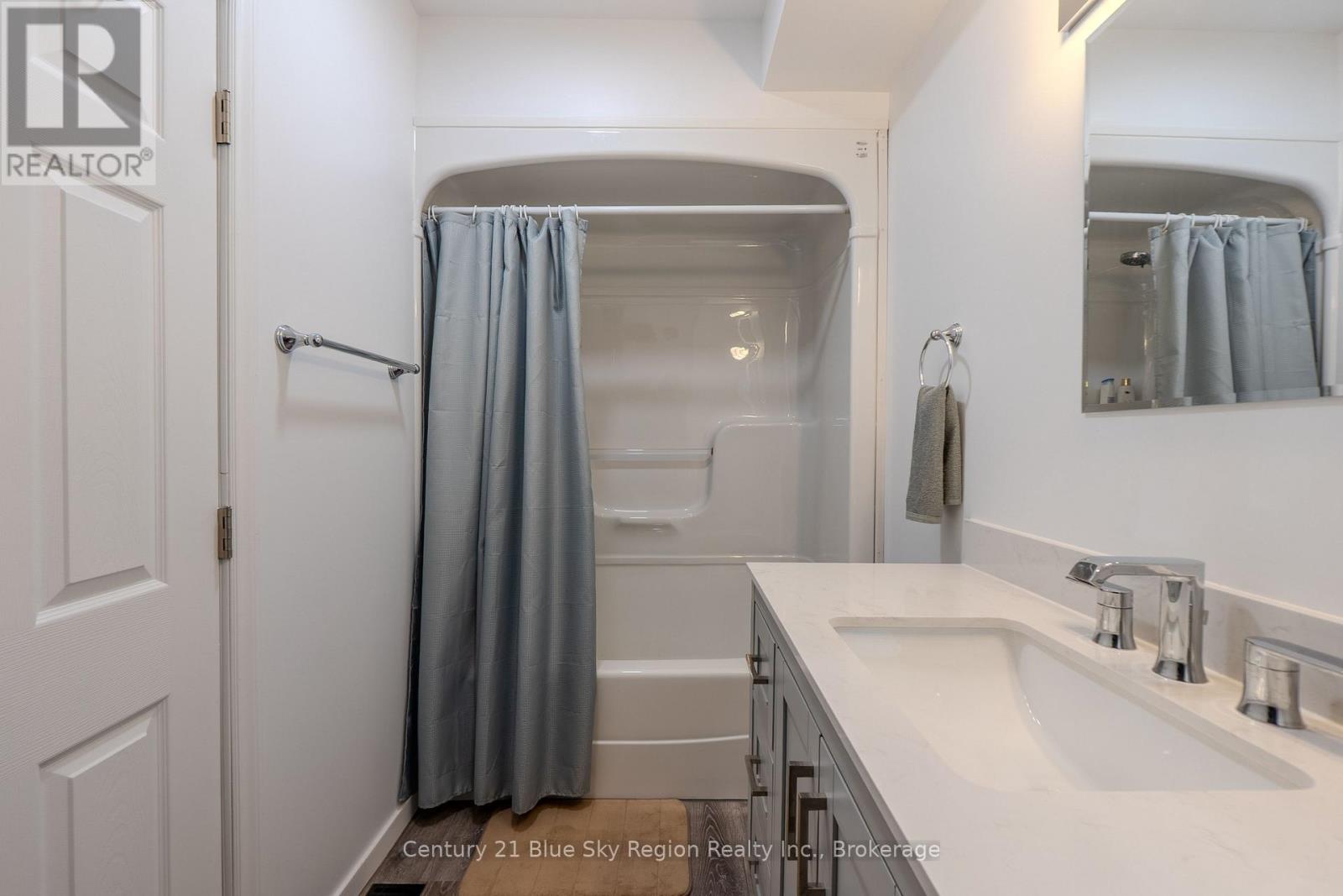 12 MOWAT CRESCENT - 28