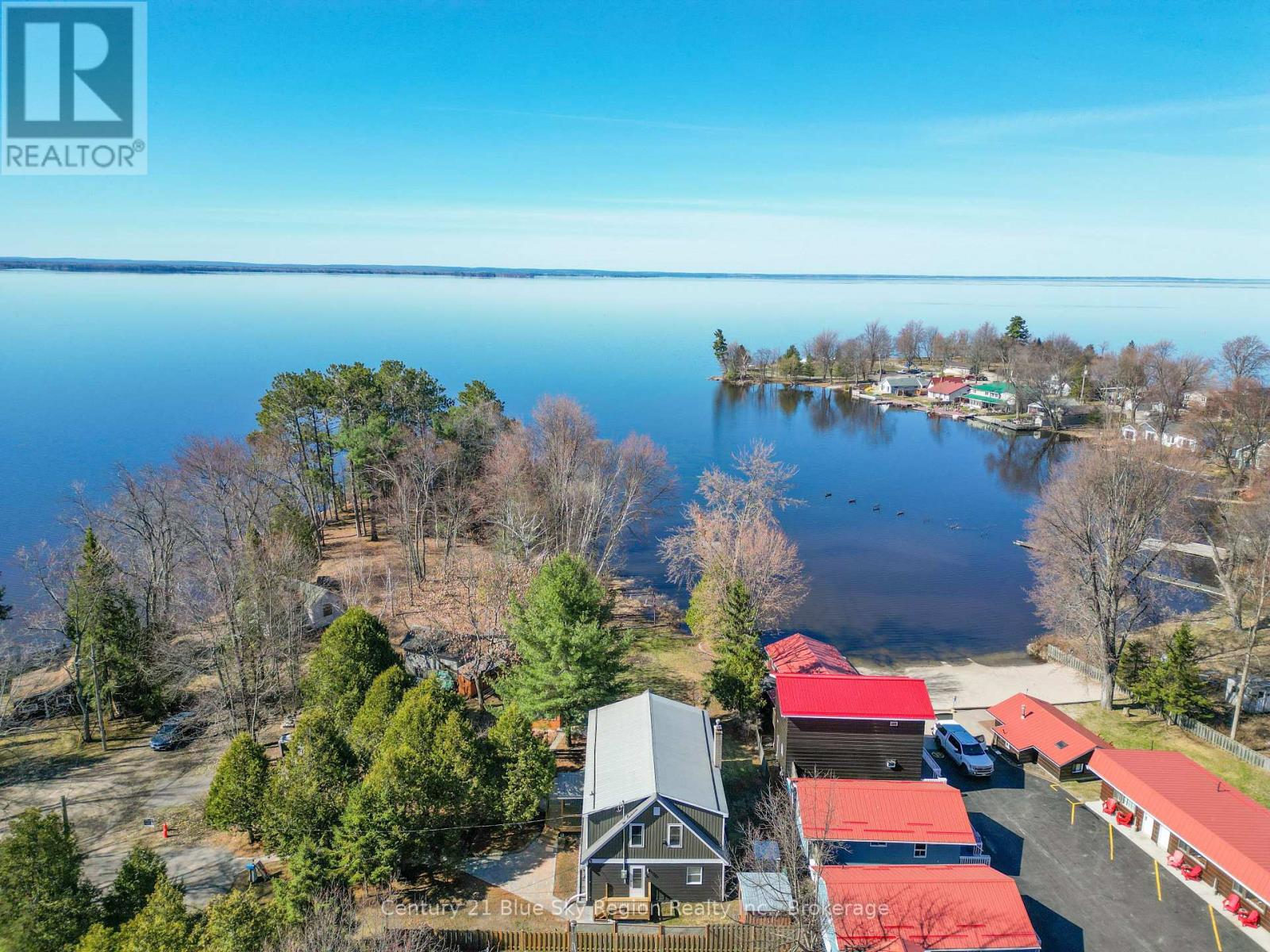 12 MOWAT CRESCENT - 3