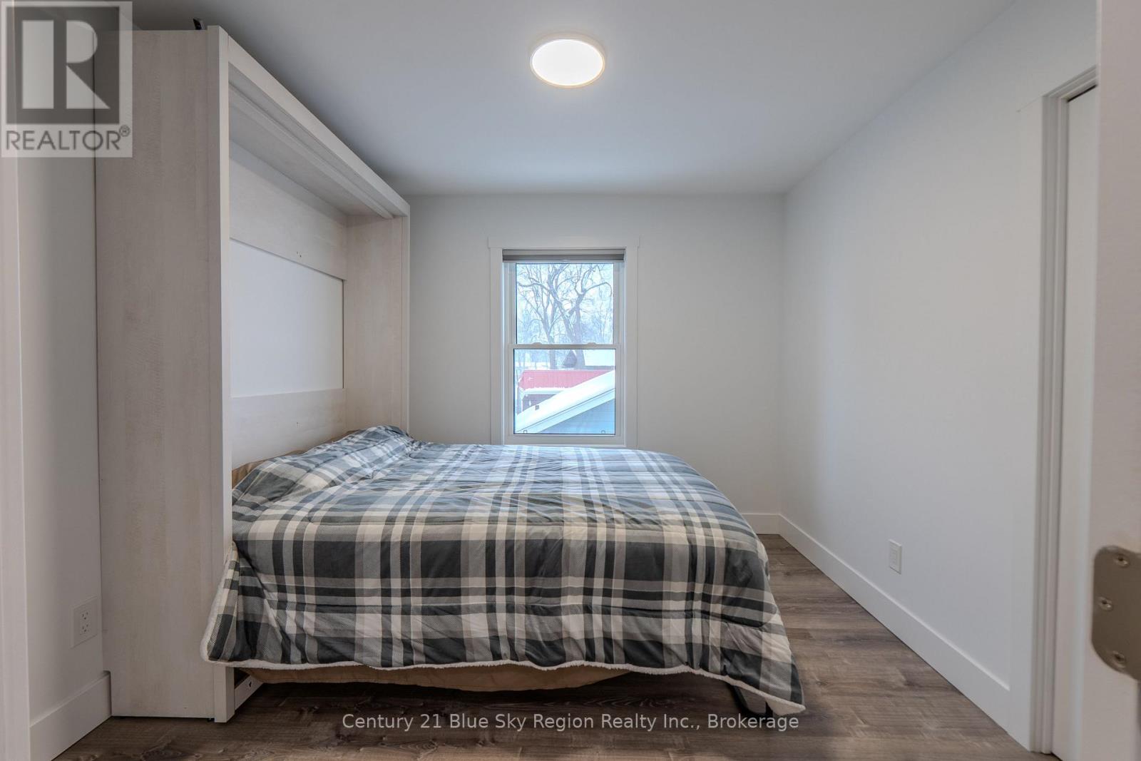 12 MOWAT CRESCENT - 38