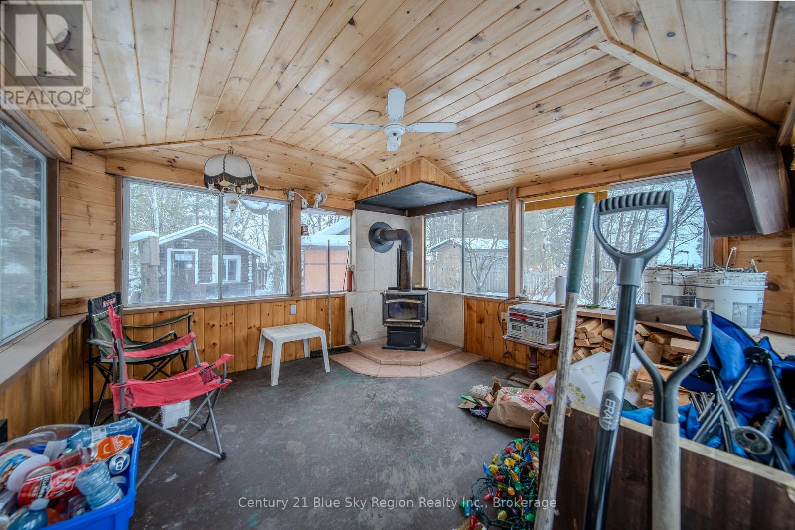 12 MOWAT CRESCENT - 42