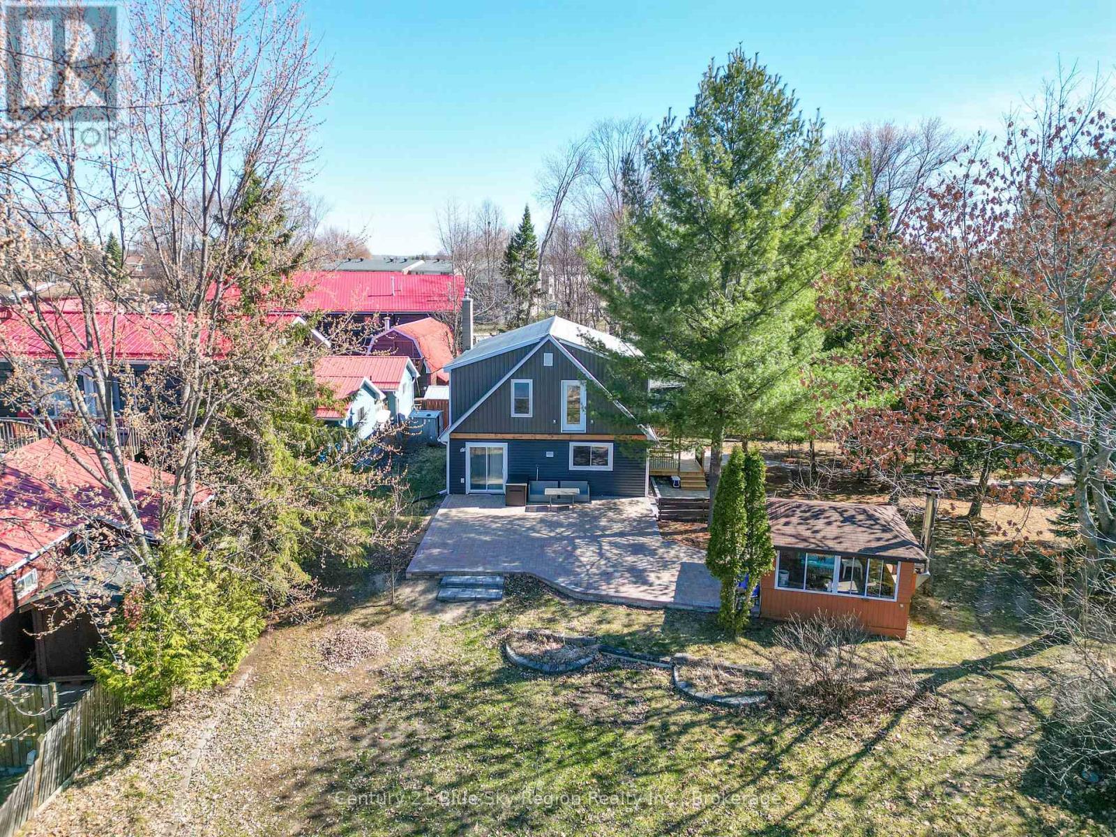 12 MOWAT CRESCENT - 46