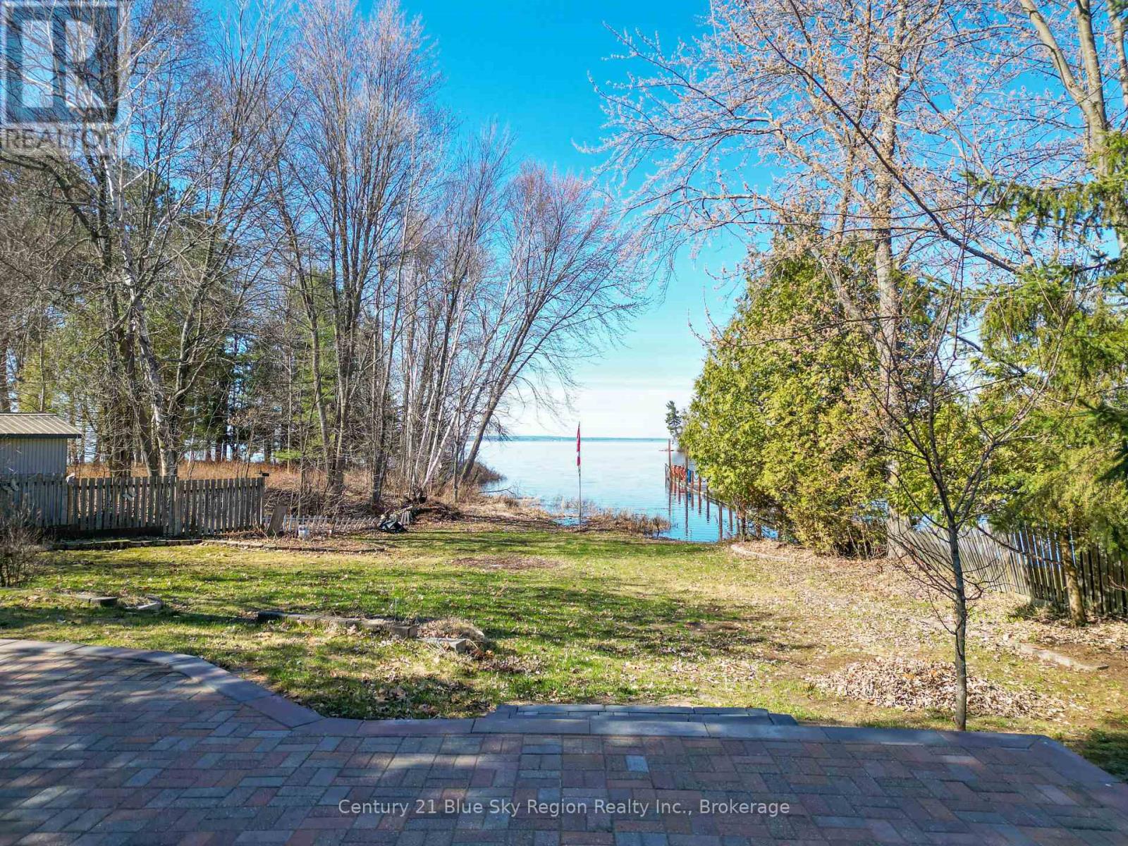 12 MOWAT CRESCENT - 9