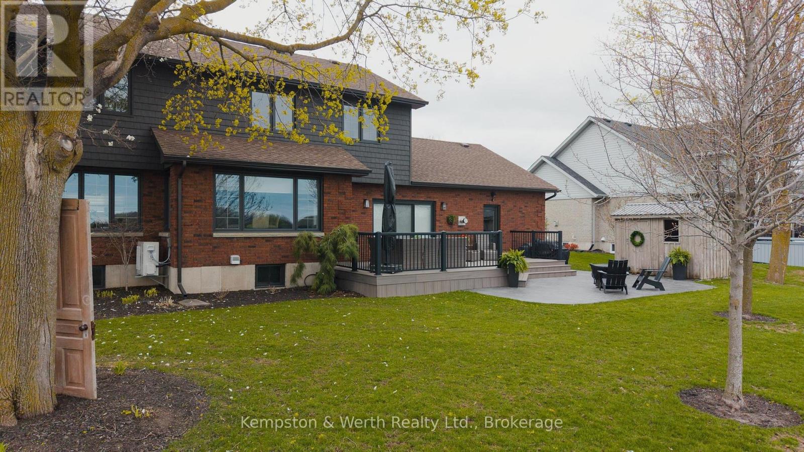 890 PERKIN CRESCENT - 44