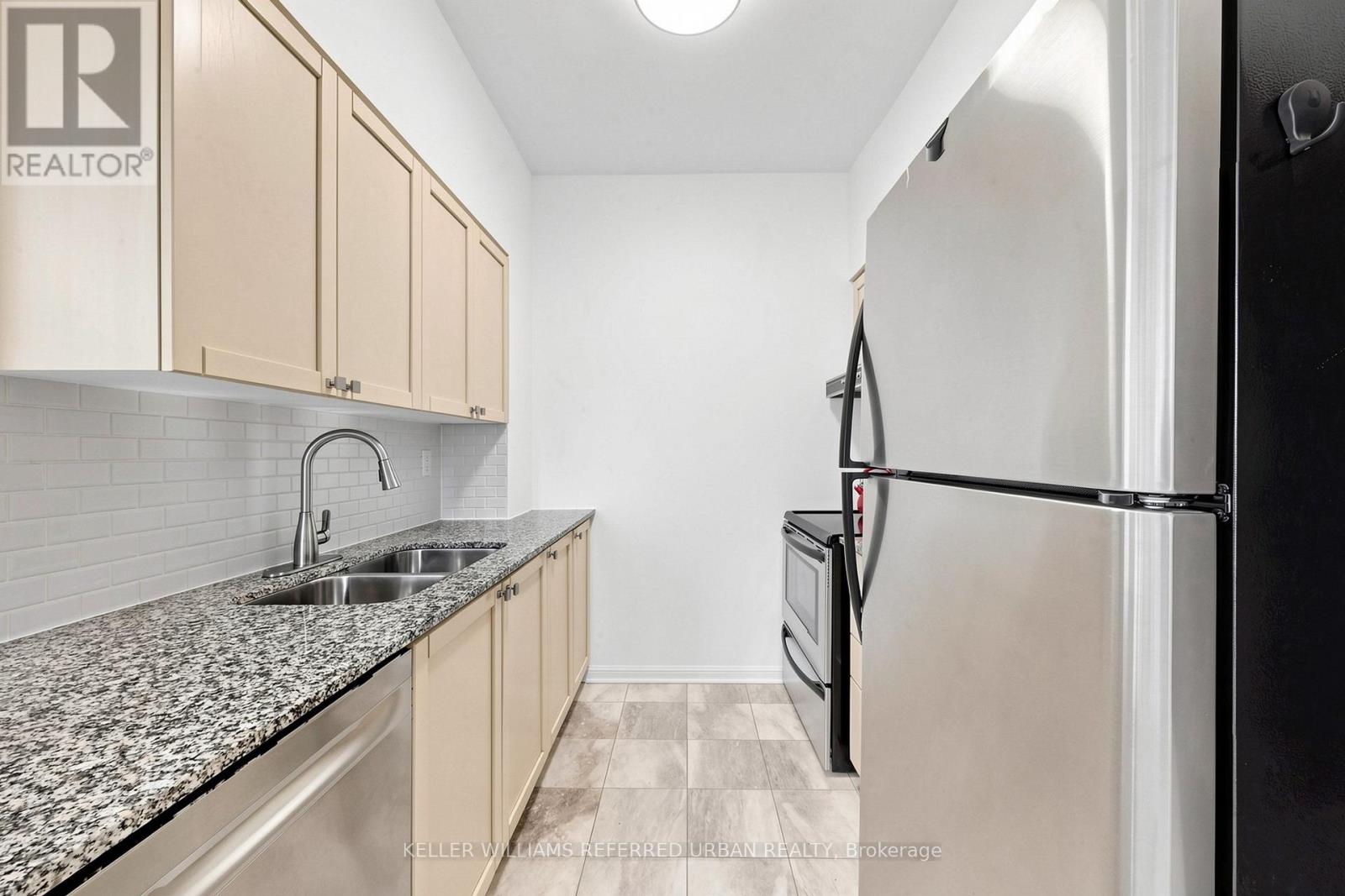 #2325 230 QUEENS QUAY W - 18