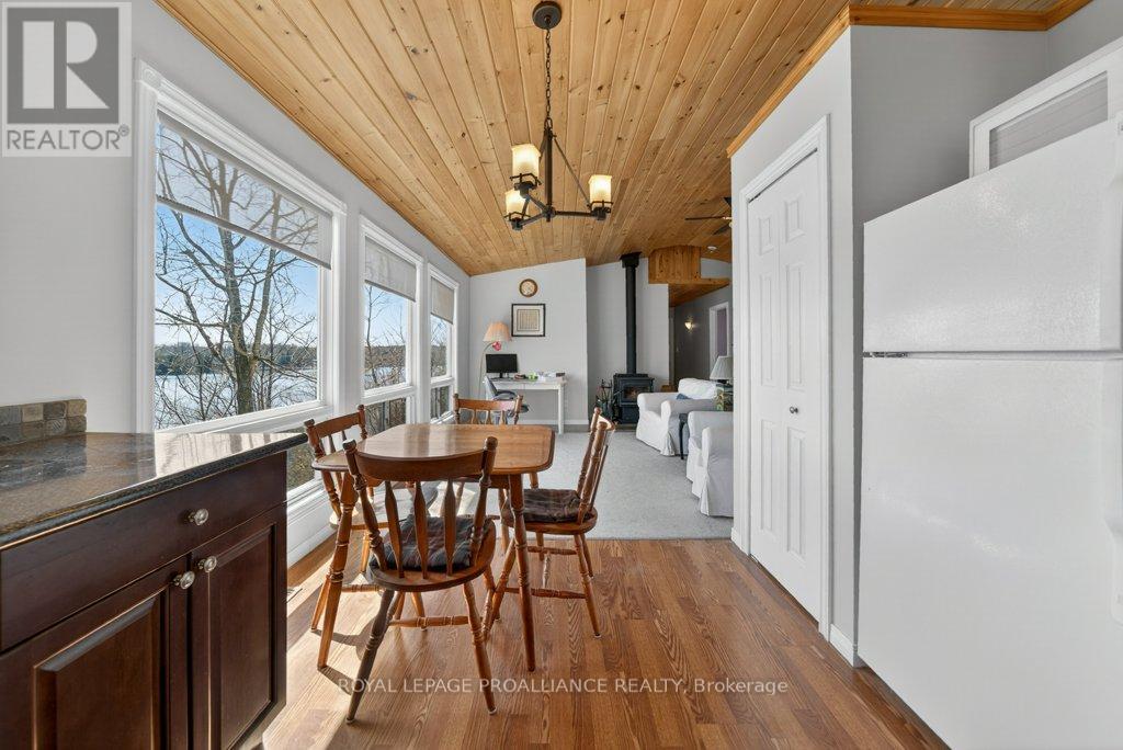 1076 VALLEY LANE - 12
