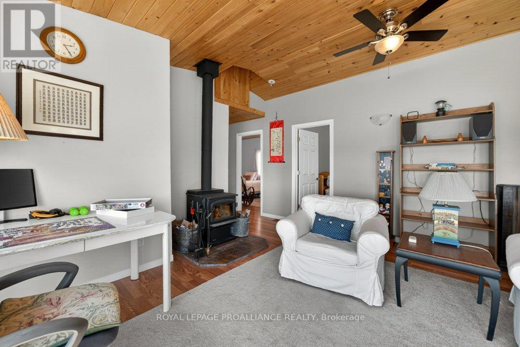 1076 VALLEY LANE - 18