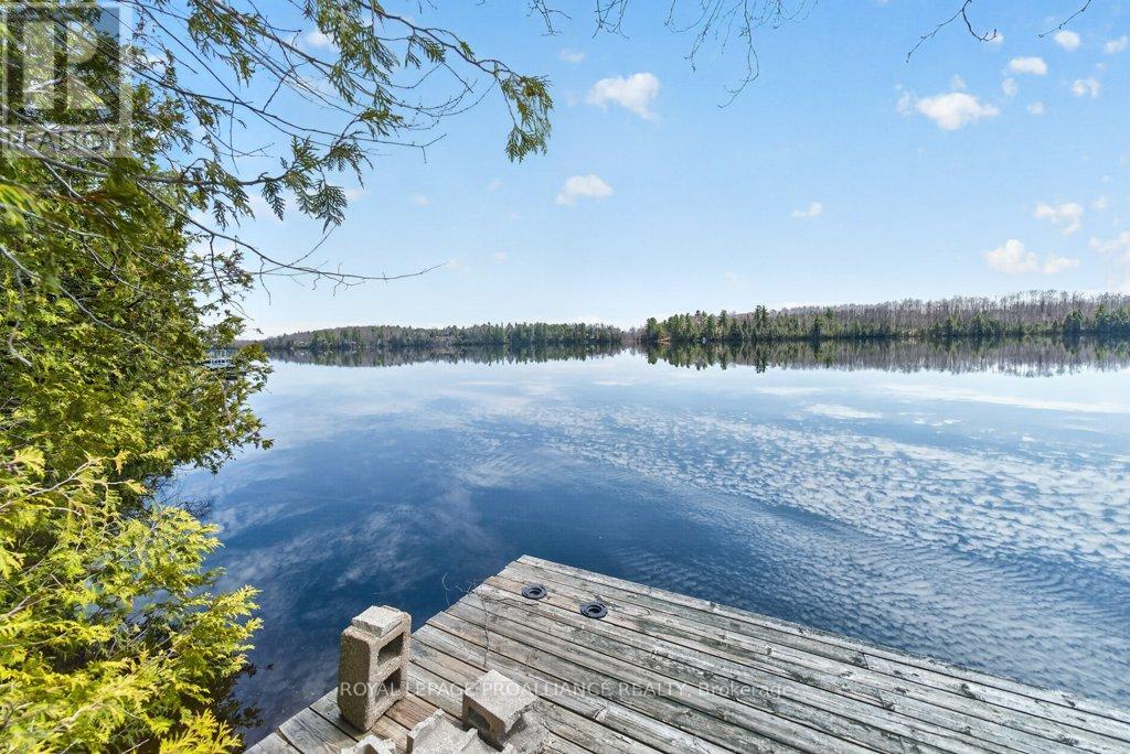 1076 VALLEY LANE - 38
