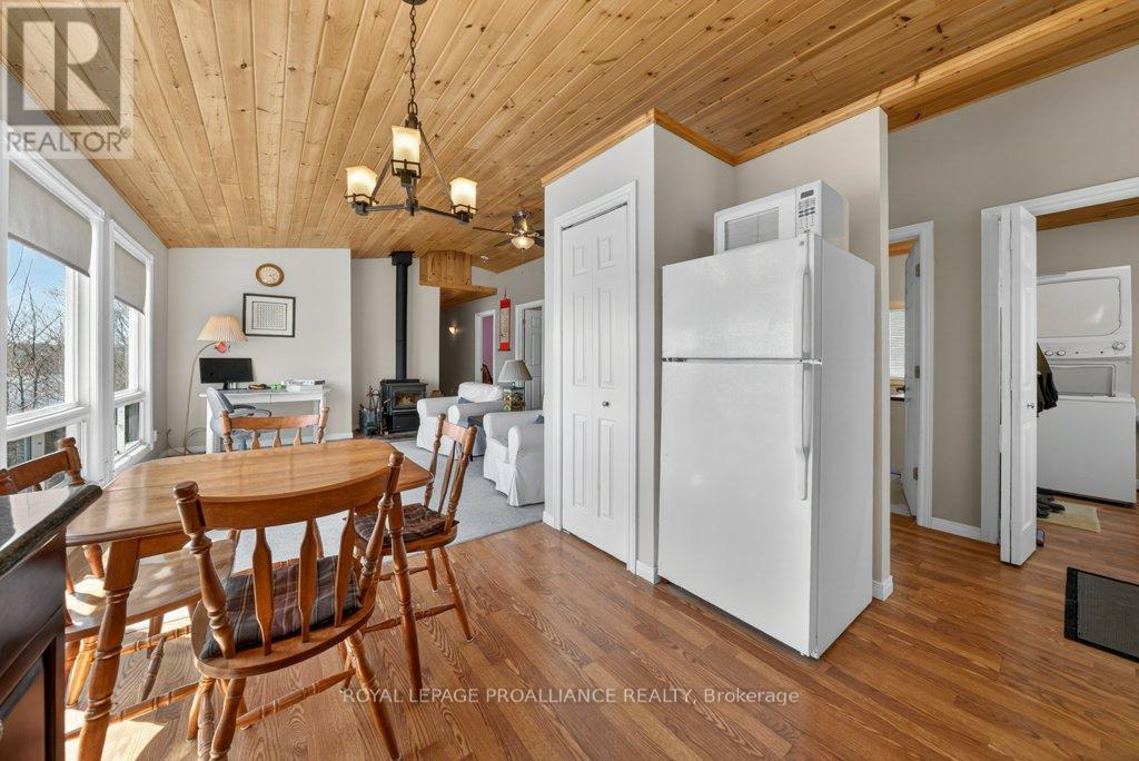 1076 VALLEY LANE - 13