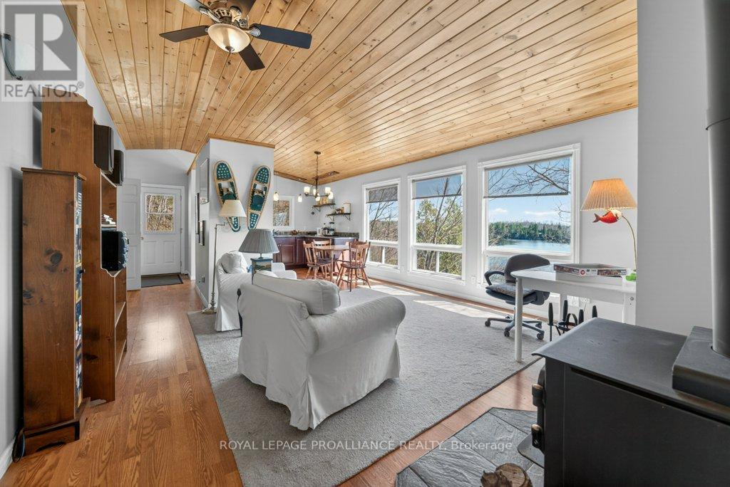 1076 VALLEY LANE - 19