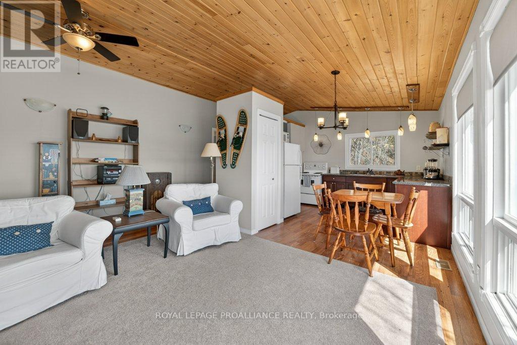 1076 VALLEY LANE - 17