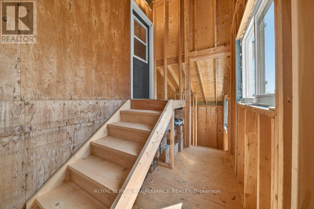 1076 VALLEY LANE - 27