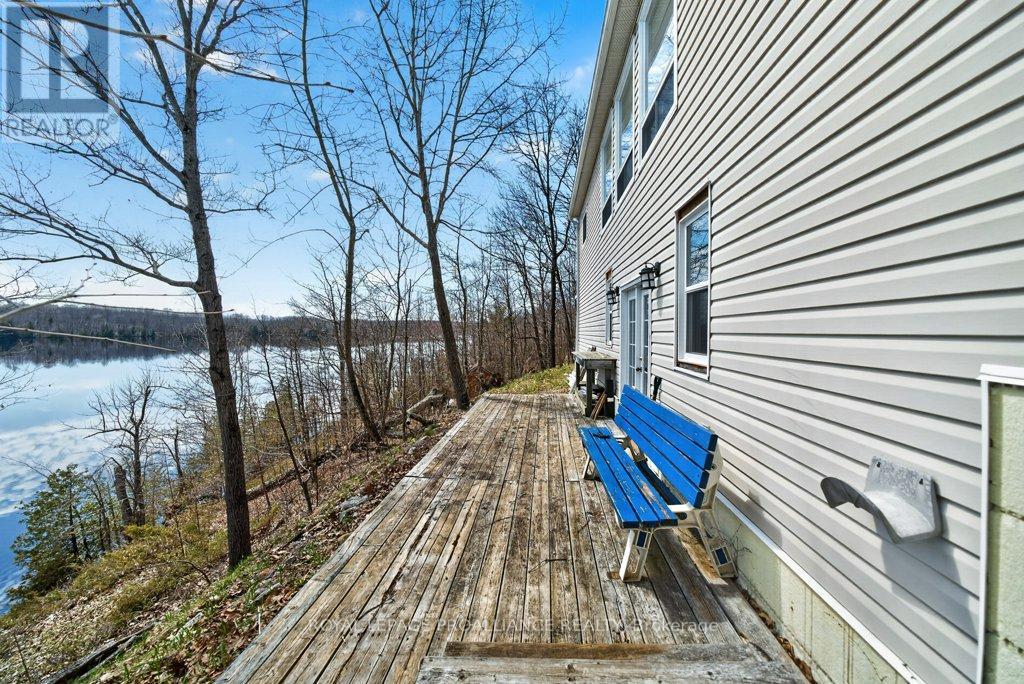 1076 VALLEY LANE - 31