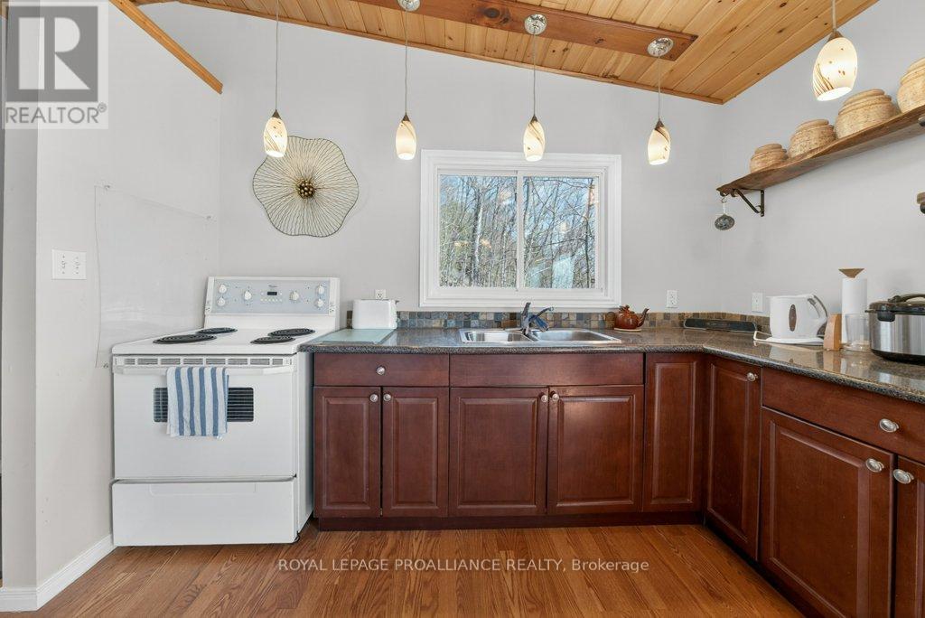 1076 VALLEY LANE - 10