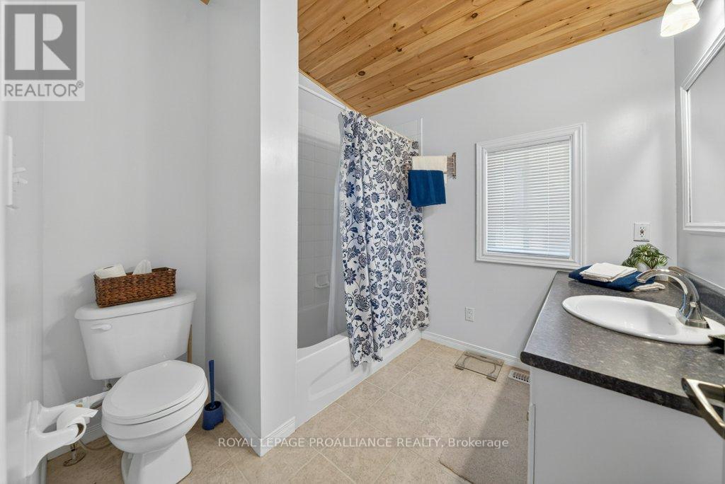 1076 VALLEY LANE - 24