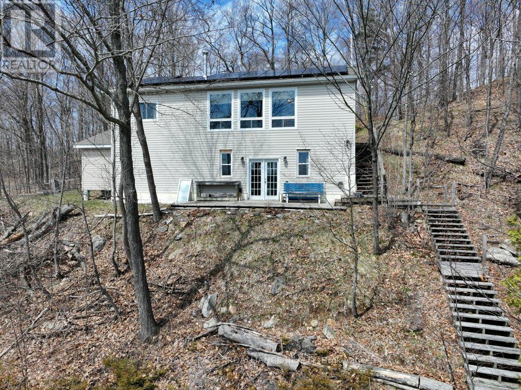 1076 VALLEY LANE - 32