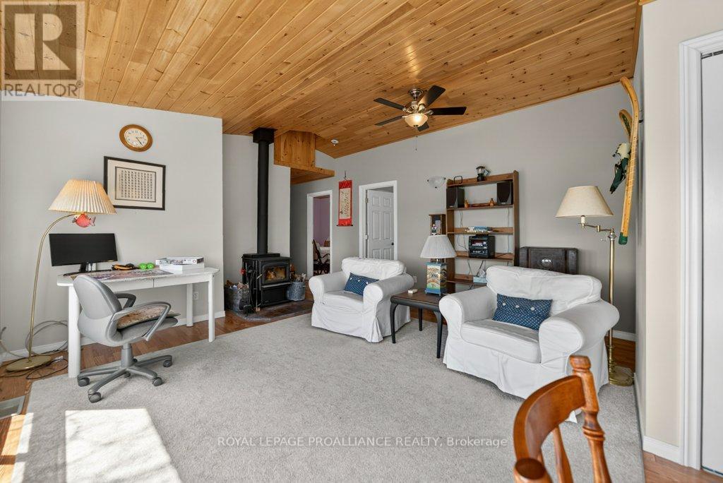 1076 VALLEY LANE - 15