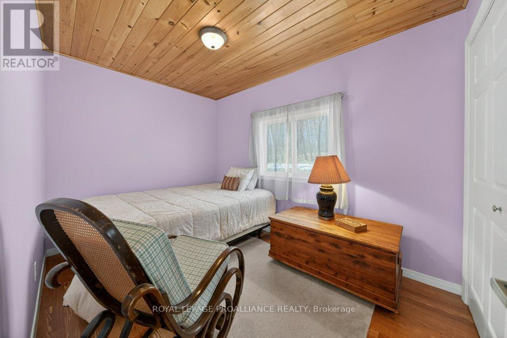 1076 VALLEY LANE - 21