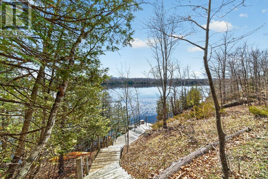 1076 VALLEY LANE - 33