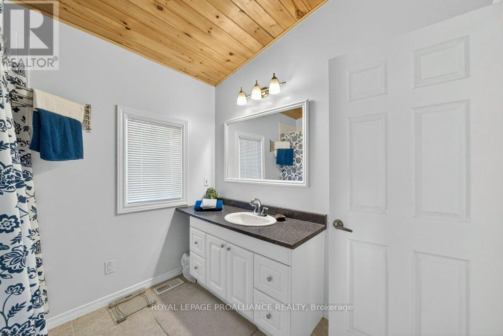 1076 VALLEY LANE - 25