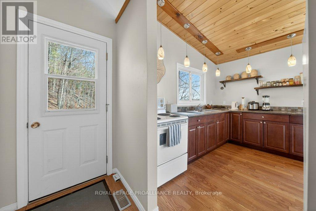 1076 VALLEY LANE - 8