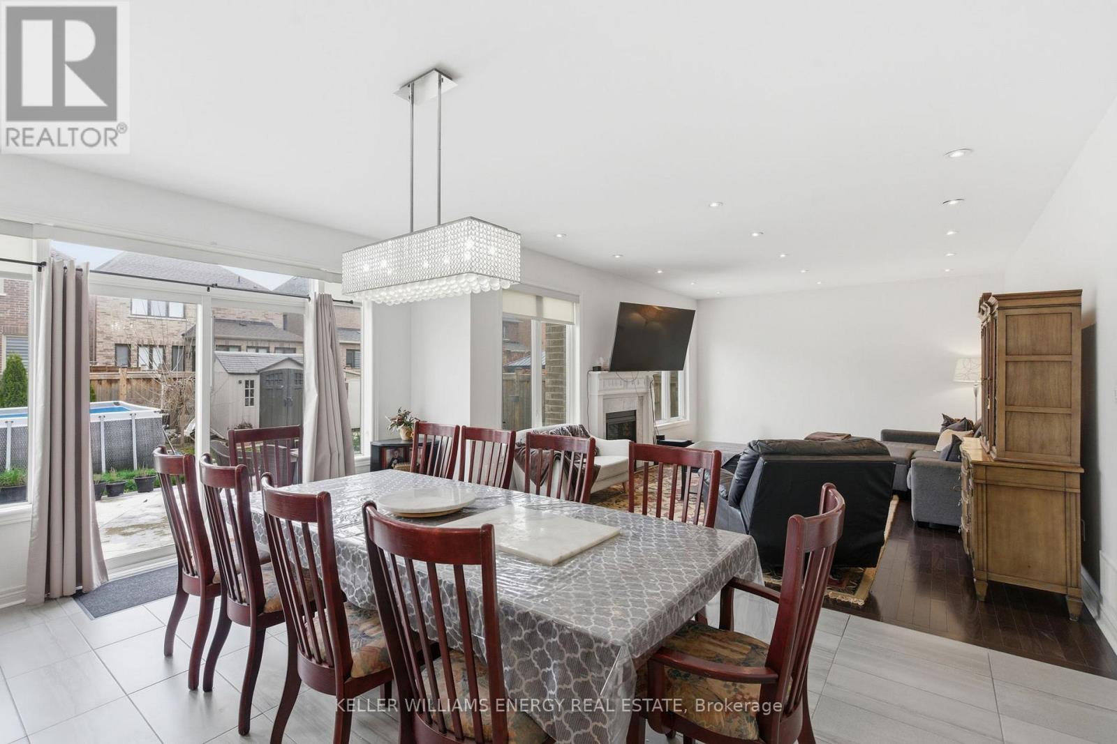 119 STEWART CRESCENT - 12