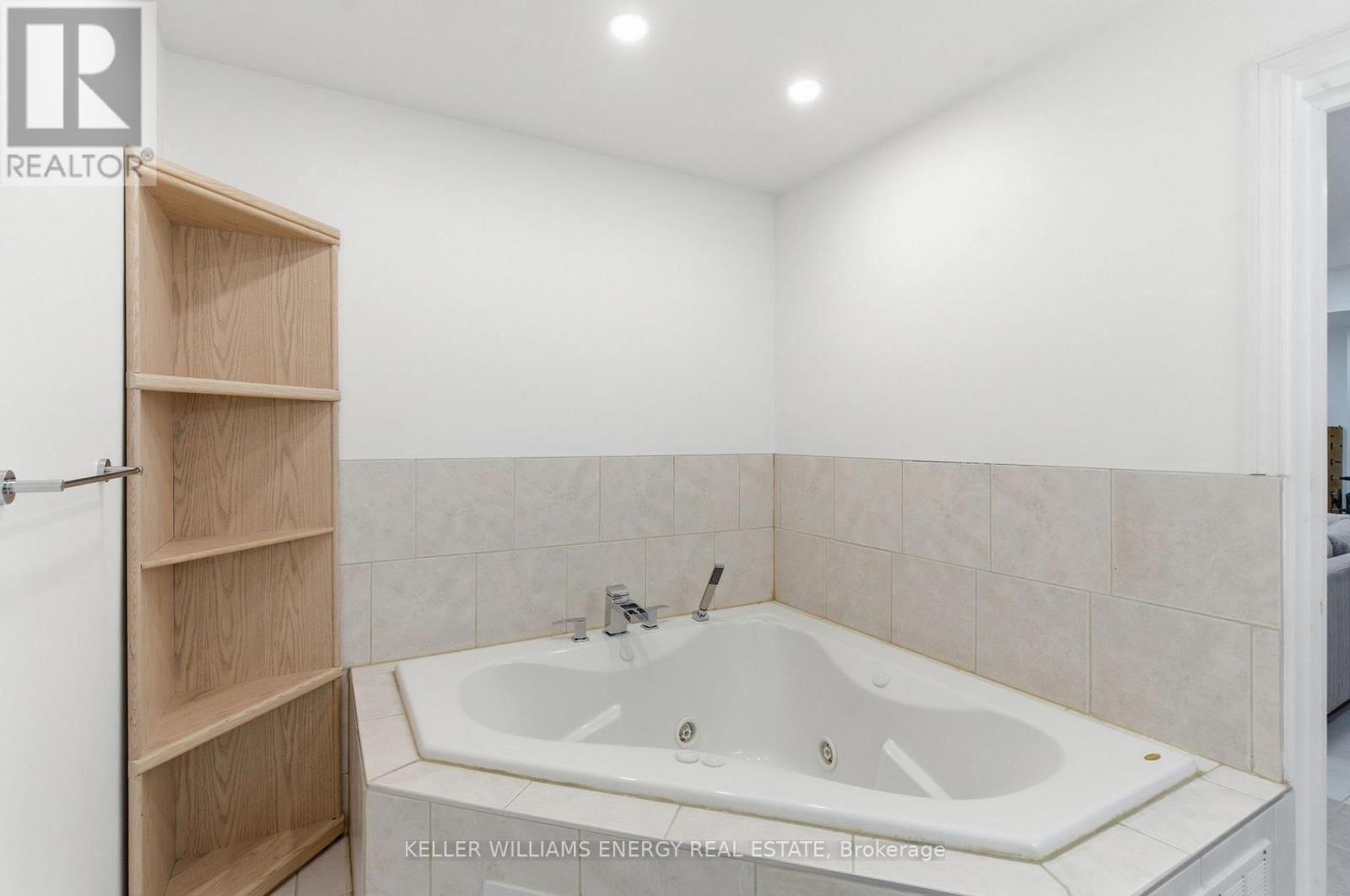 119 STEWART CRESCENT - 35