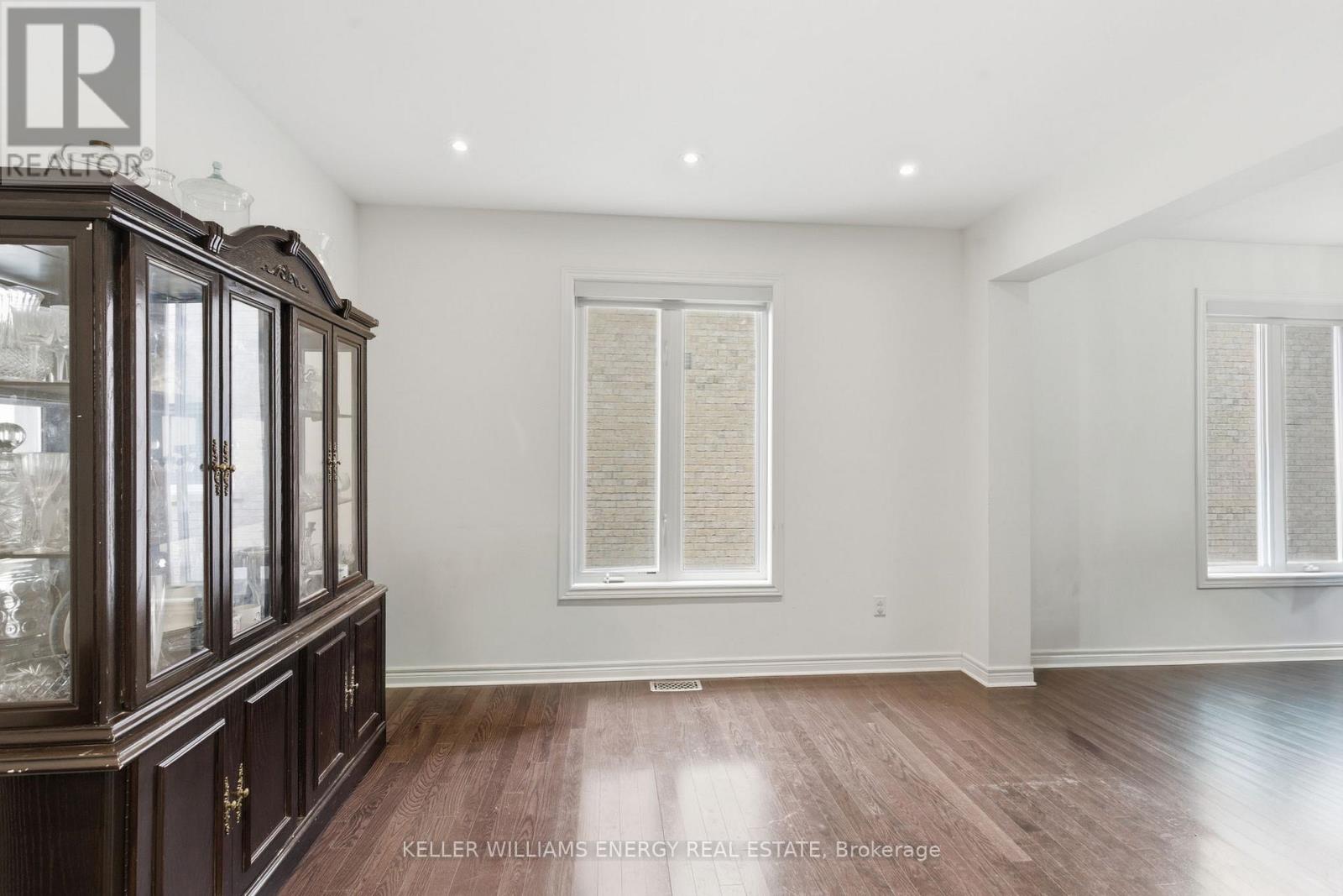 119 STEWART CRESCENT - 7