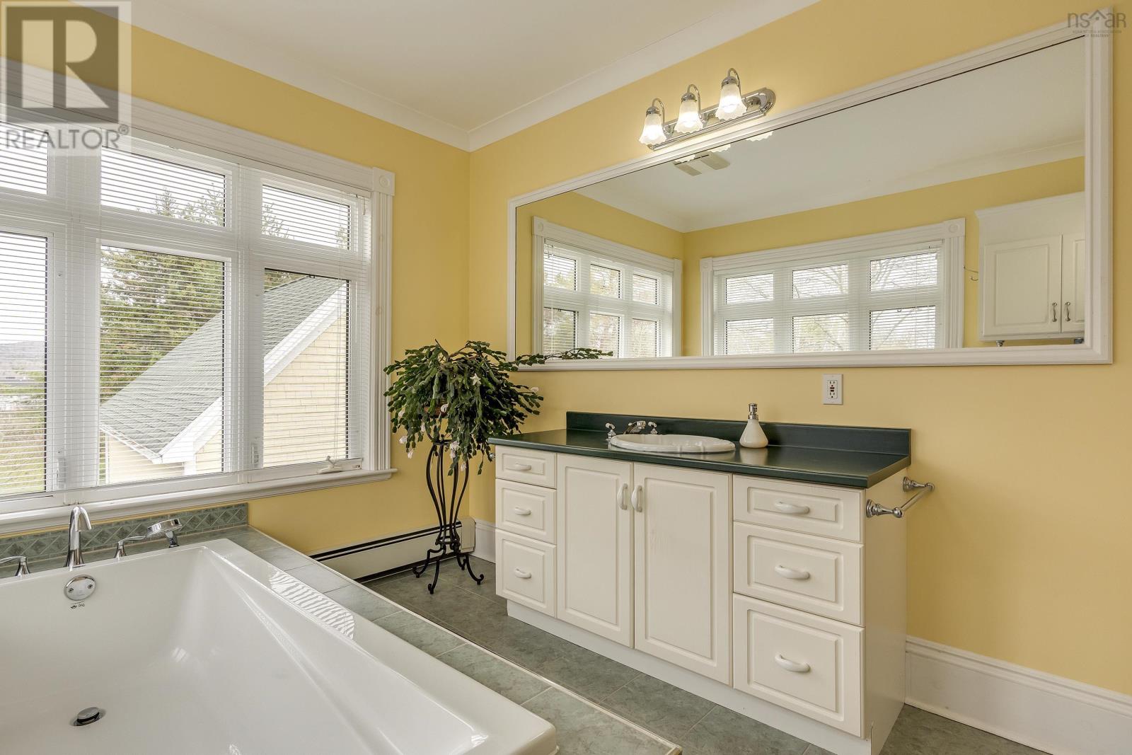 Property 37 of 52 of 504 Granville Street