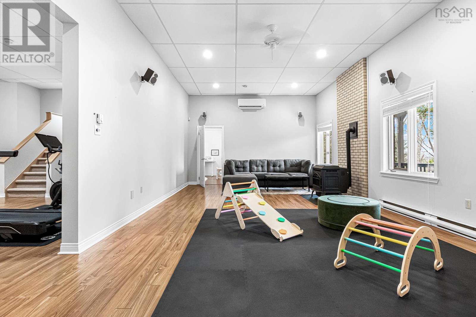 Property 27 of 39 of 16 Armoyan Court