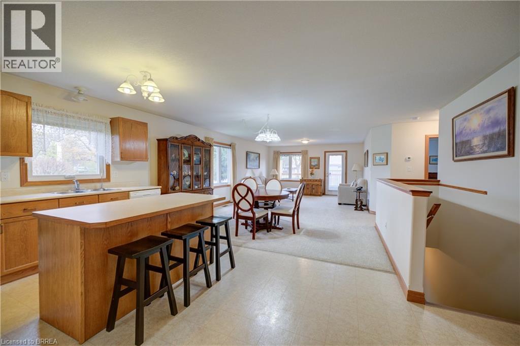 110 SOMERSET Road Unit# 1, Brantford, Ontario, N3R5A8 — Photo 3