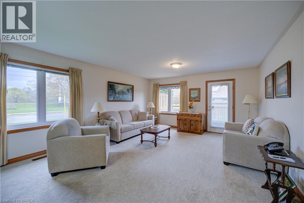 110 SOMERSET Road Unit# 1, Brantford, Ontario, N3R5A8 — Photo 5