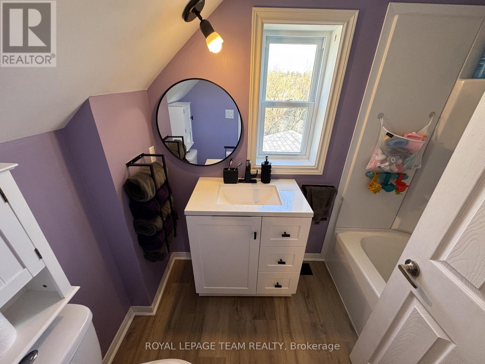 299 ELGIN STREET W - 18
