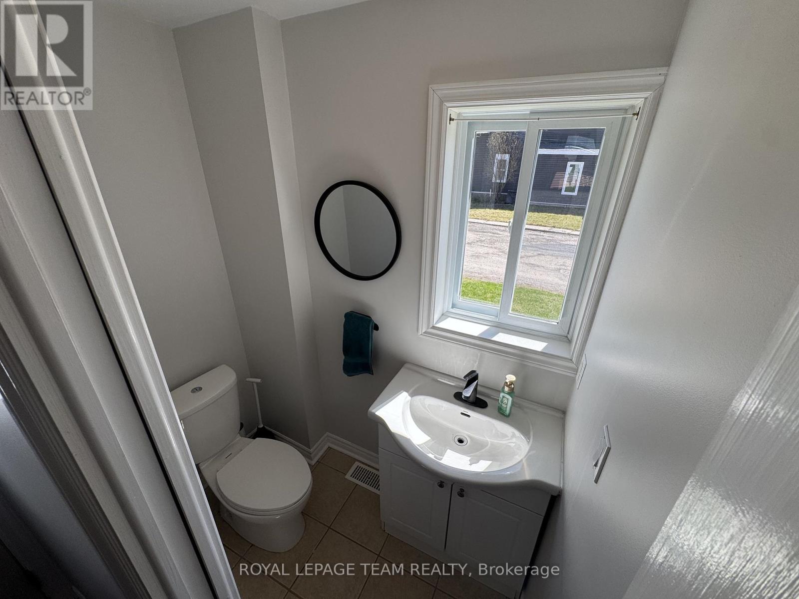 299 ELGIN STREET W - 6