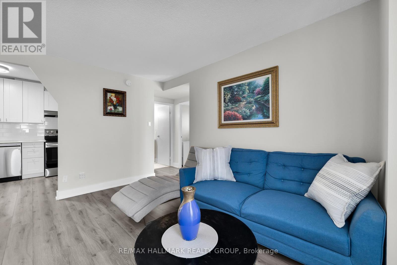 #407 900 DYNES ROAD - 15
