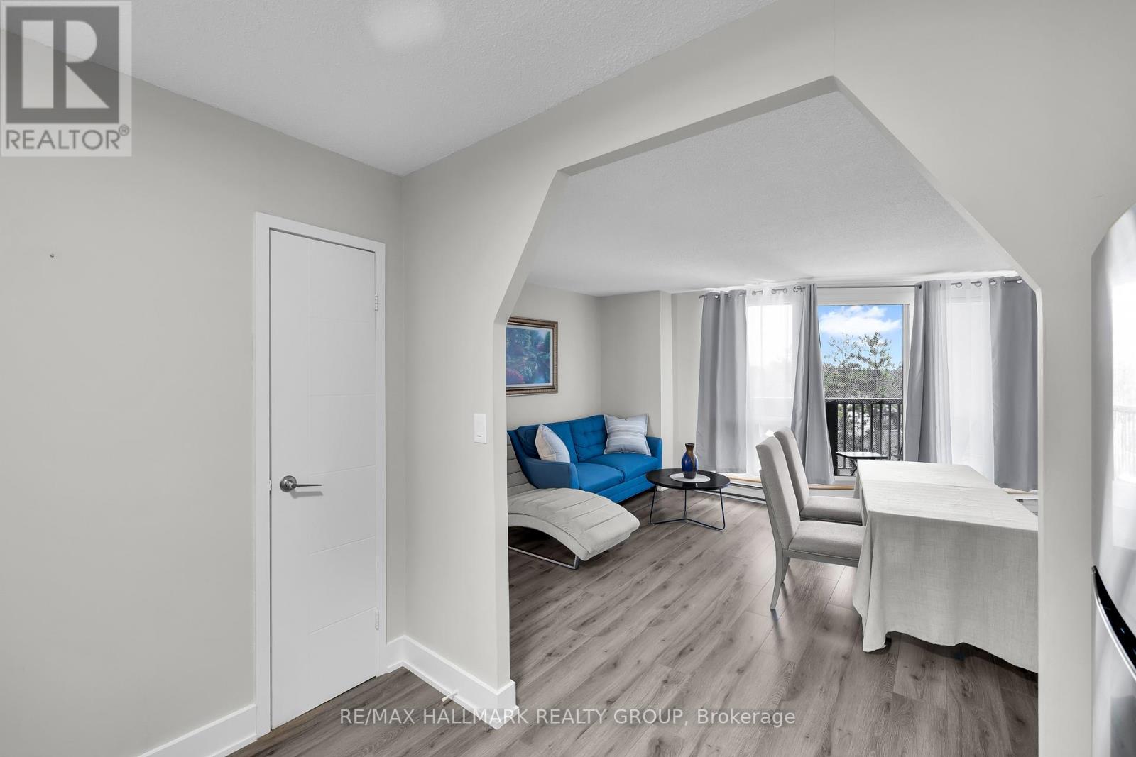 #407 900 DYNES ROAD - 23