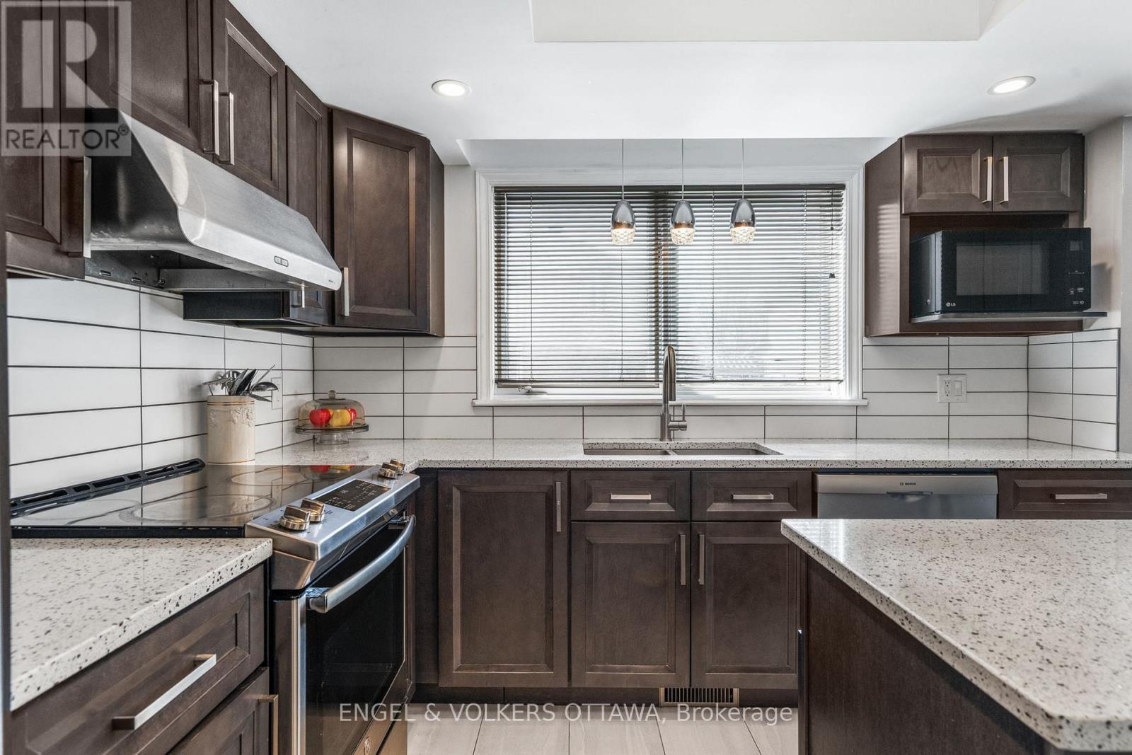 17 HUNTERSWOOD CRESCENT — photo 12