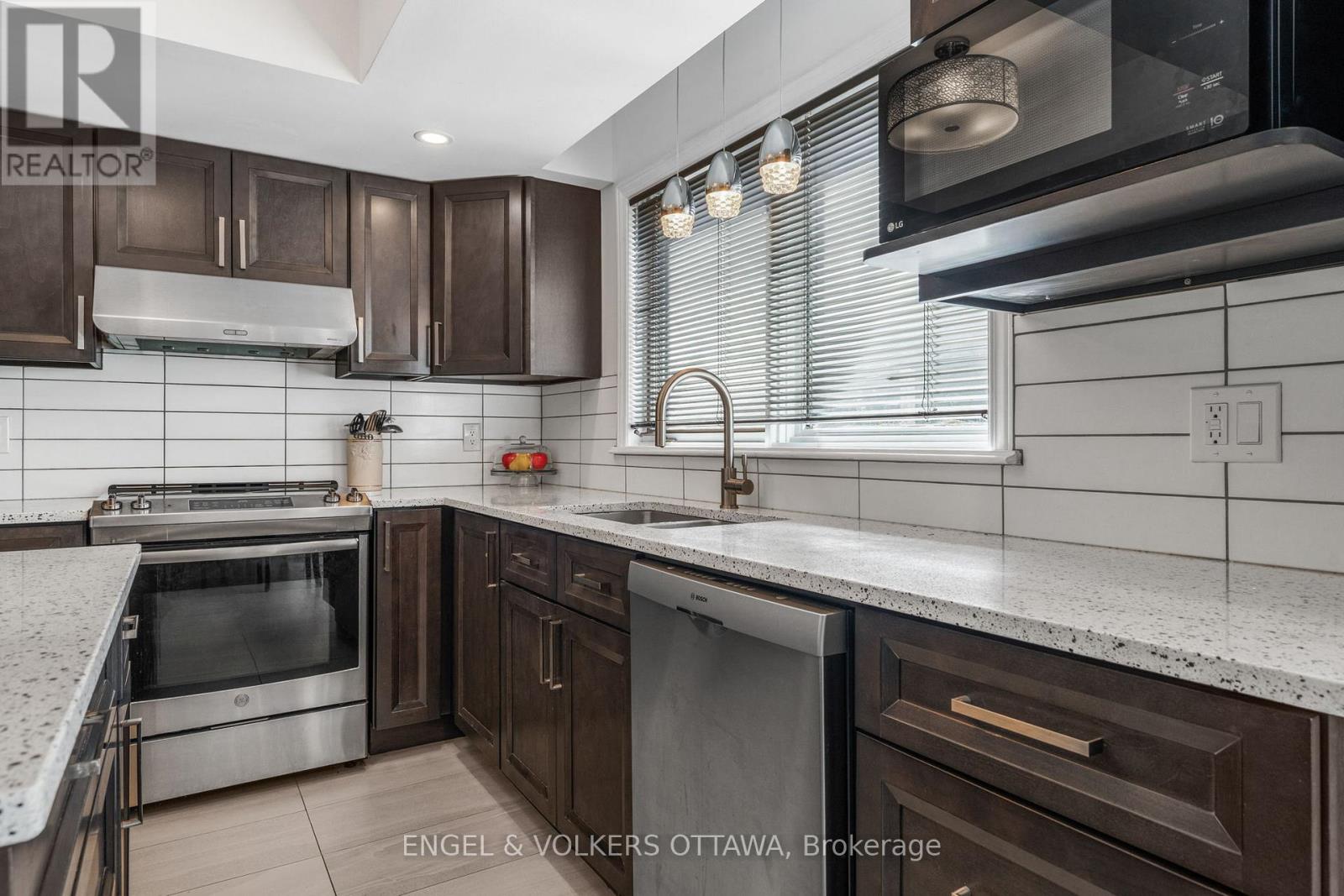 17 HUNTERSWOOD CRESCENT — photo 13
