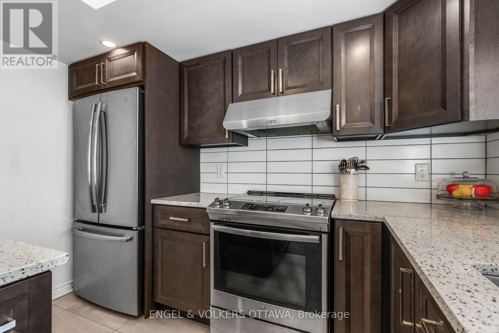 17 HUNTERSWOOD CRESCENT — photo 14