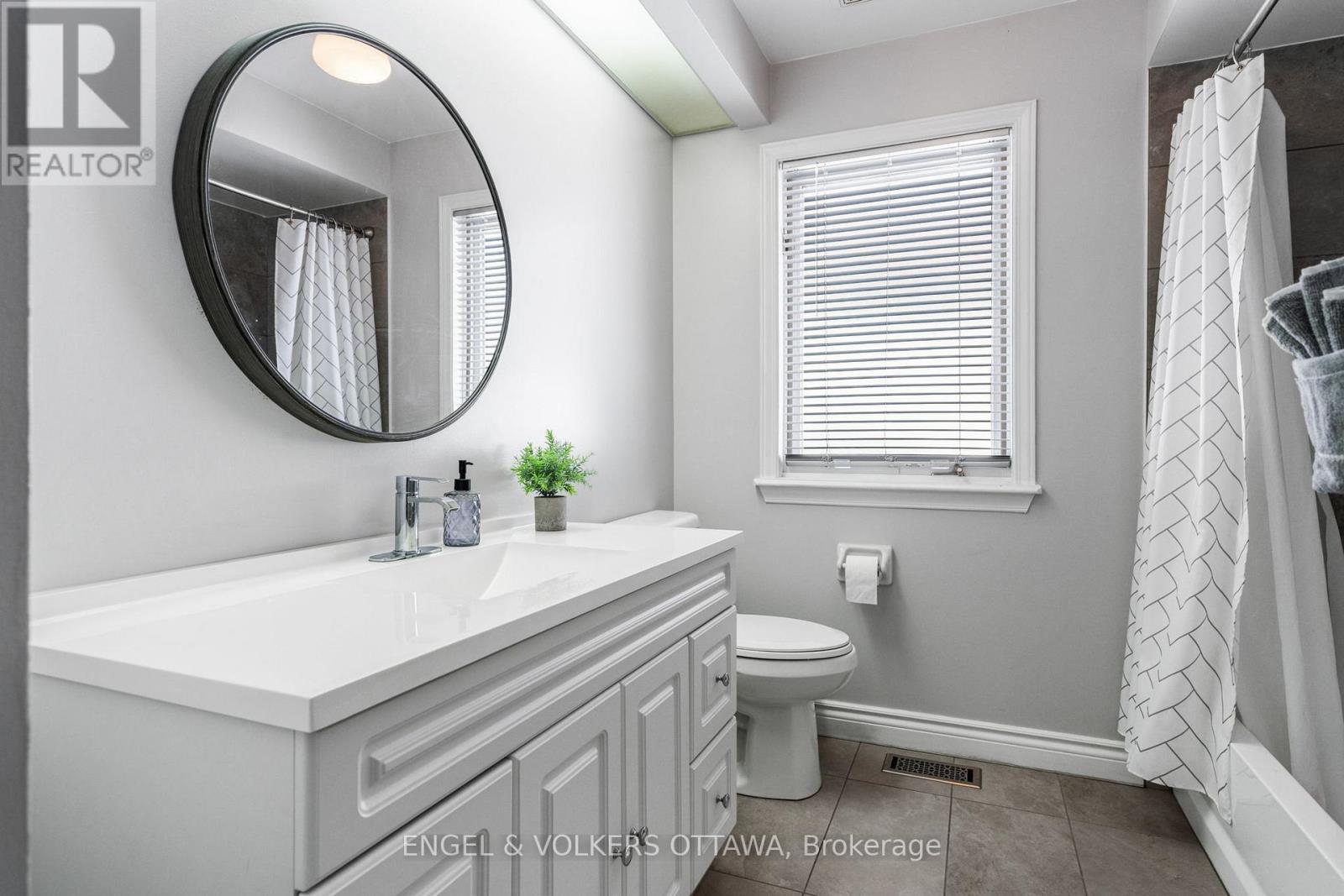 17 HUNTERSWOOD CRESCENT — photo 31