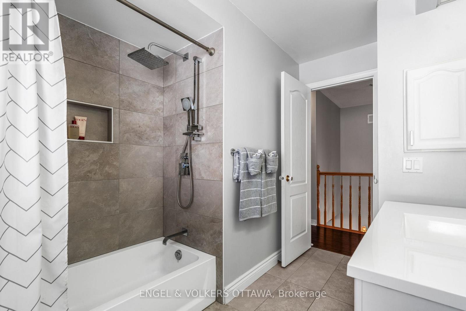 17 HUNTERSWOOD CRESCENT — photo 32