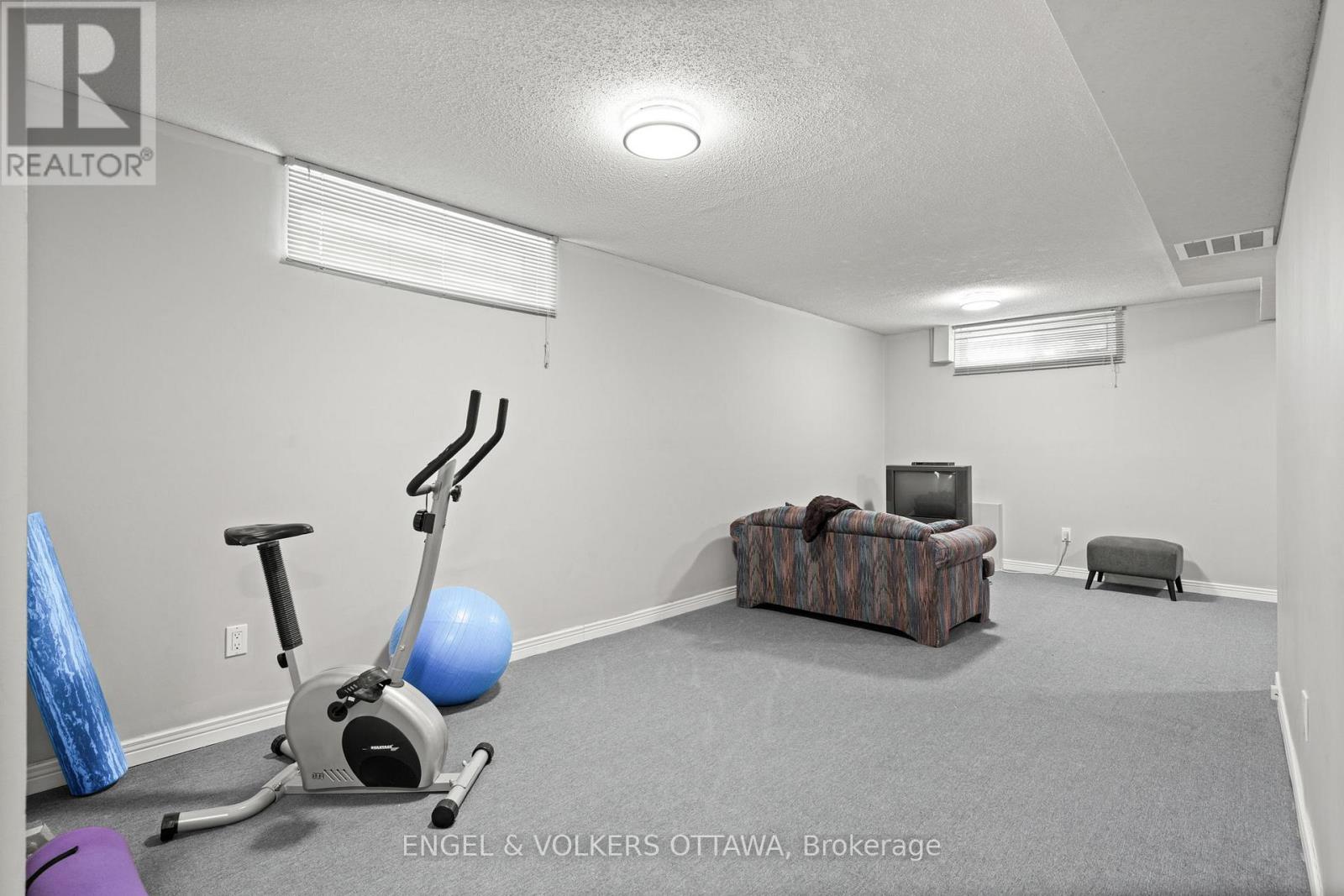 17 HUNTERSWOOD CRESCENT — photo 34