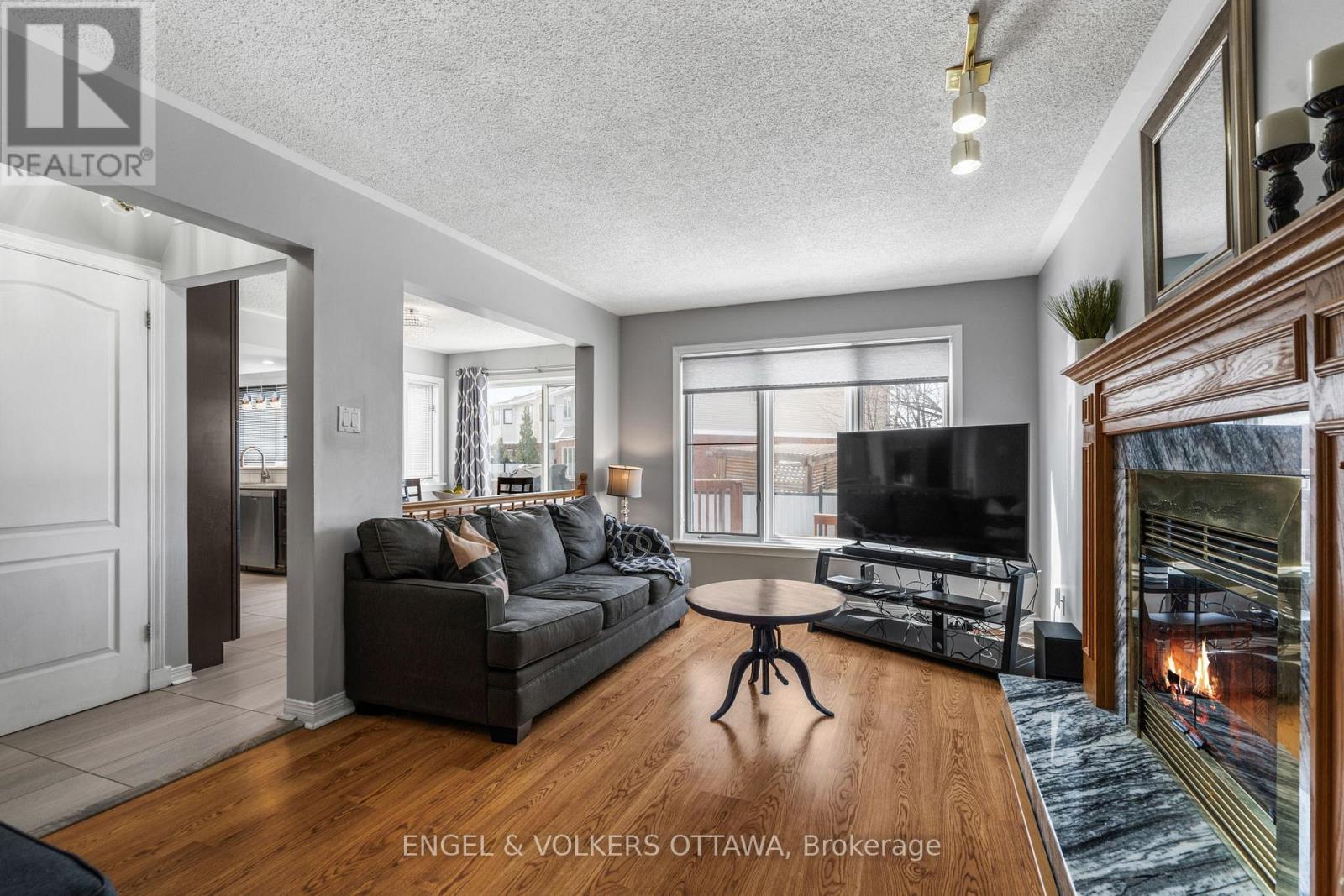 17 HUNTERSWOOD CRESCENT — photo 8