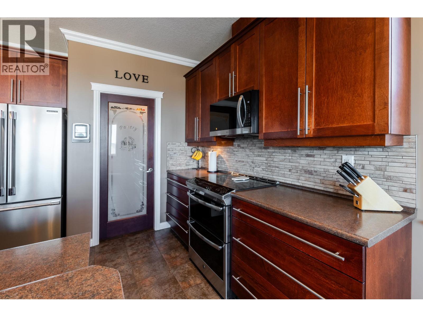 Photo 11 of 41 — 7688 EASTVIEW STREET · Prince George, BC