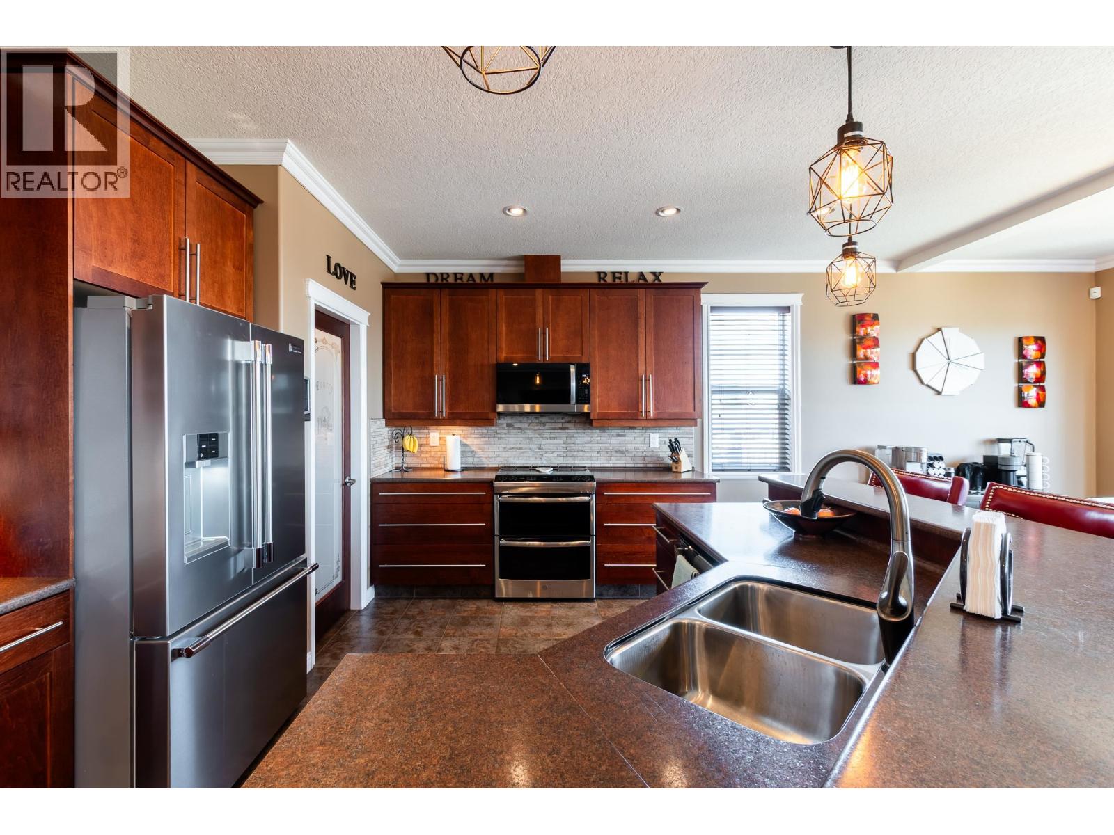 Photo 9 of 41 — 7688 EASTVIEW STREET · Prince George, BC