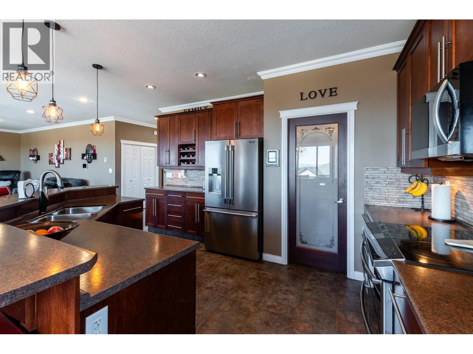 Photo 10 of 41 — 7688 EASTVIEW STREET · Prince George, BC