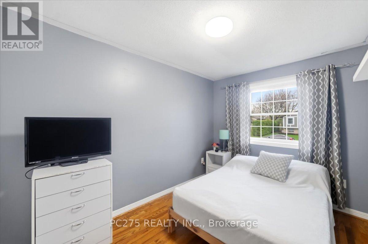 105 GIBSON CRESCENT Property Photo